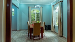 In-room dining - CHARMING ECO-HOMESTAY NEAR KILIMANJARO (Arusha)