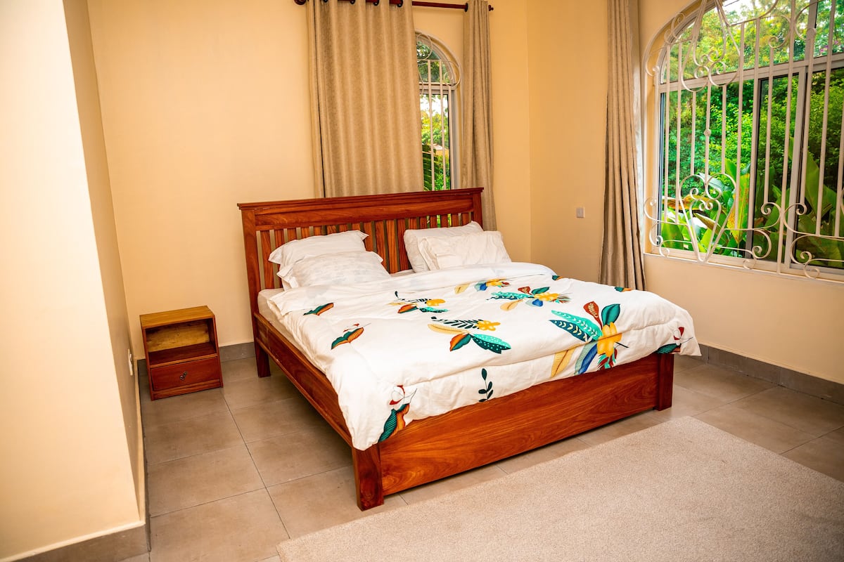 Family Suite | Individually decorated, individually furnished, desk, laptop workspace
