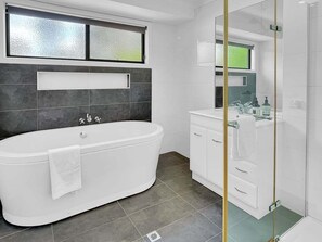 Shower, hair dryer, towels