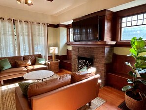 Smart TV - Boho Bungalow! King Bed-Full Backyard-Washer-Dryer-Fast WiFi! (Eureka)