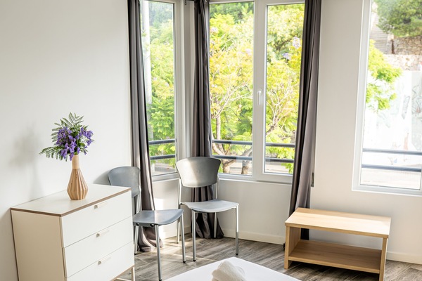 3 habitaciones, tabla de planchar con plancha, wifi y ropa de cama