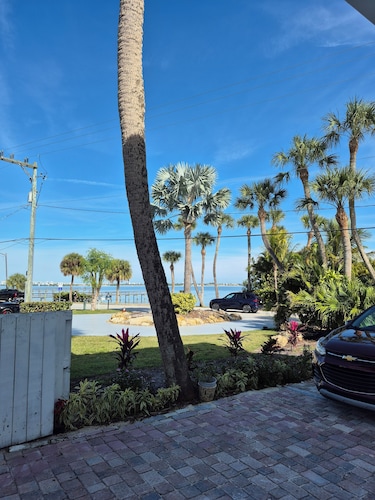 Water View Studio near downtown 