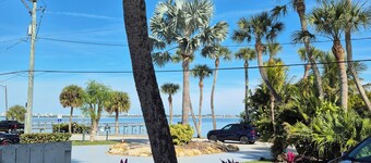 Water View Studio near downtown 