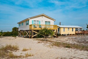 Exterior - Gulf Shores Home - prime location; walk to the beach, dining & shopping (Gulf Shores)
