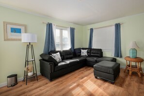 Smart TV - Gulf Shores Home - prime location; walk to the beach, dining & shopping (Gulf Shores)