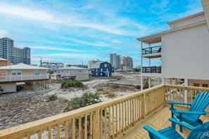 Property grounds - Gulf Shores Home - prime location; walk to the beach, dining & shopping (Gulf Shores)