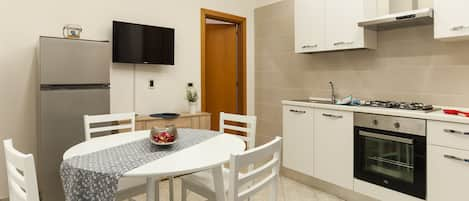 Basic Apartment | Private kitchen | Toaster