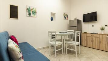 Basic Apartment | Living area