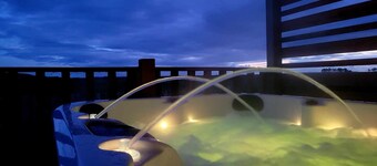 The Galloway Steading-The Herons Nest cabin with Hot Tub couples/families