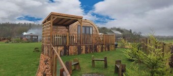The Galloway Steading-The Herons Nest cabin with Hot Tub couples/families