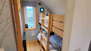 1 bedroom, iron/ironing board, travel cot, WiFi