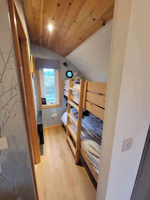 1 chambre, fer et planche à repasser, lit parapluie, Wi-Fi