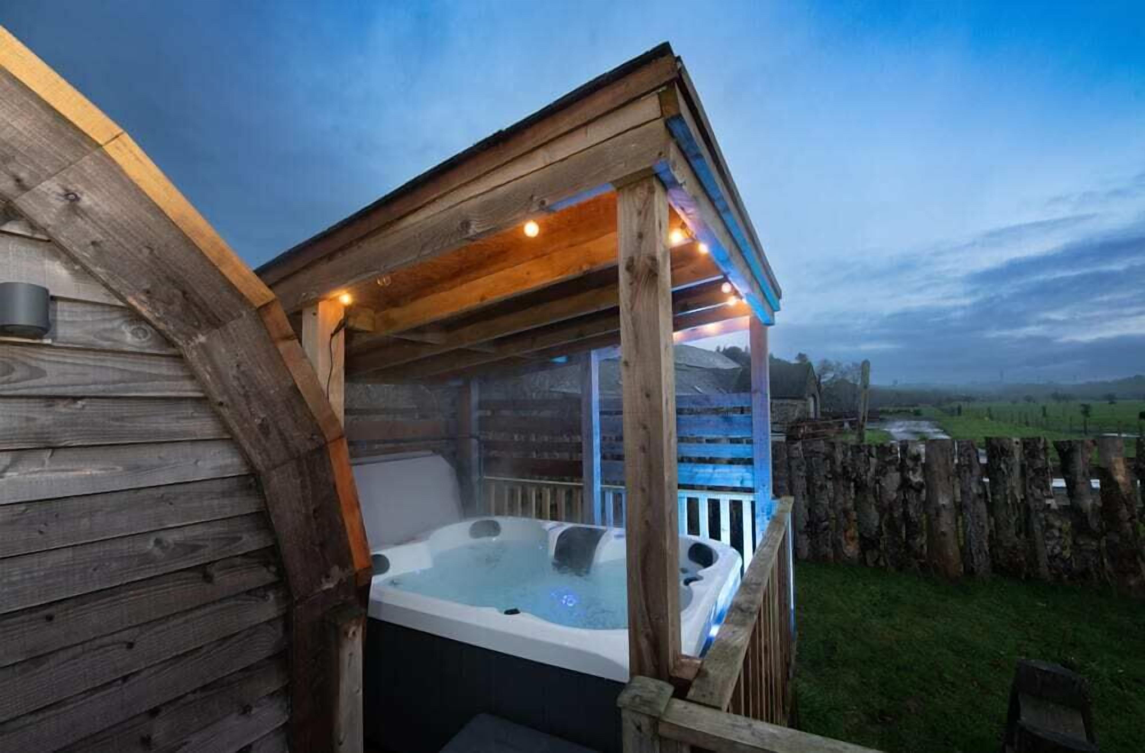 Outdoor spa tub