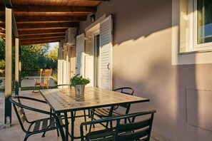 Outdoor dining - Villa Lagini (Laganas)