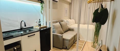 Deluxe Studio | Private kitchen | Microwave