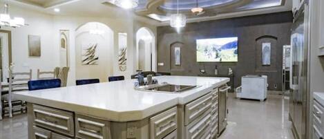 Kühlschrank, Mikrowelle, Ofen, Toaster