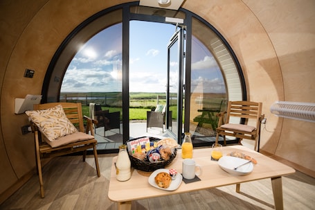 Habitación doble | Zona de estar. Belmullet Glamping