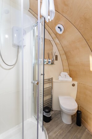 Double Room | Bathroom | Hair dryer - Belmullet Glamping (Belmullet)