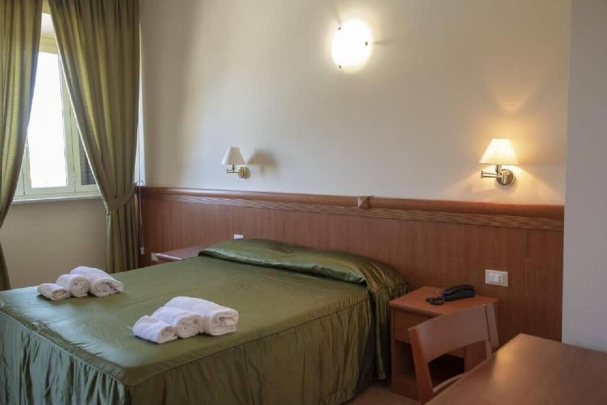 Classic Double Room | Minibar, in-room safe, desk, soundproofing