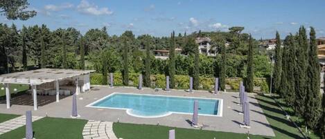 Seasonal outdoor pool