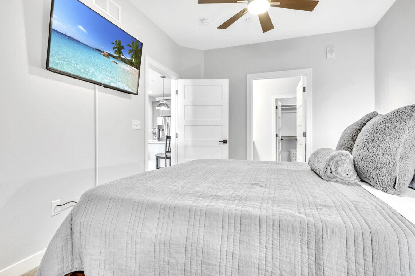 4 soverom, strykejern/-brett, wi-fi (inkludert) og sengetøy