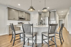 冷蔵庫、電子レンジ、オーブン、食器洗い機