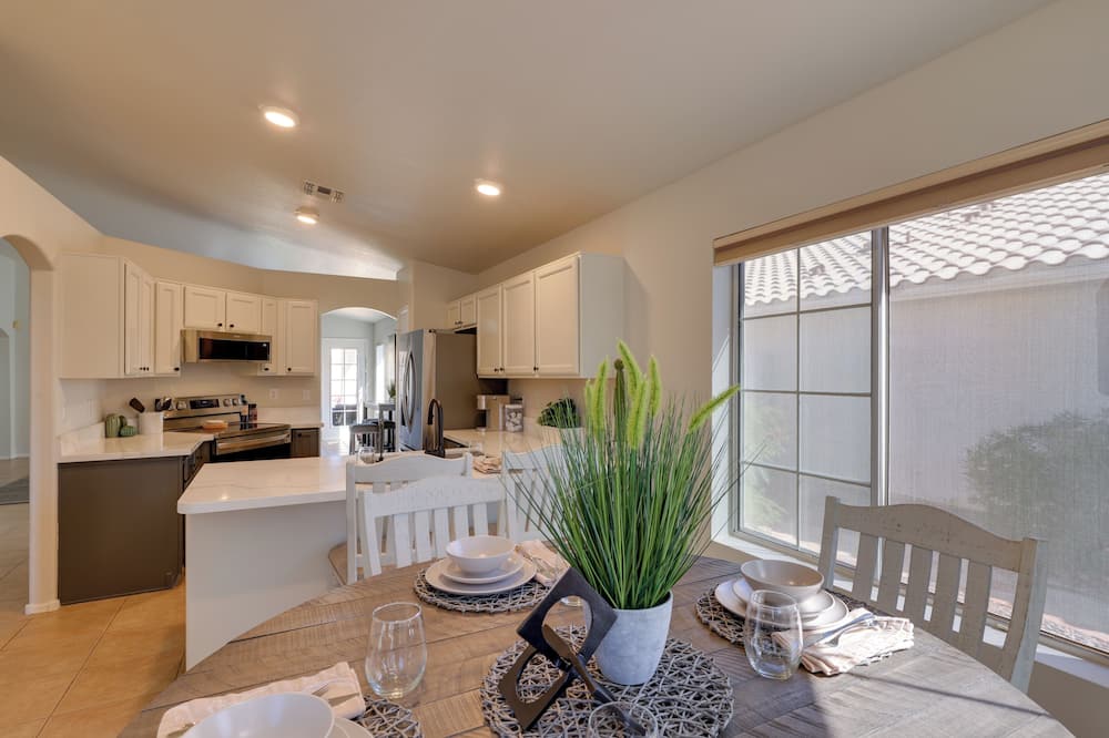 Golf Course View! Dog-friendly Retreat in Glendale - West Havasupai Drive, AZ