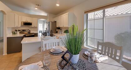 Golf Course View! Dog-friendly Retreat in Glendale