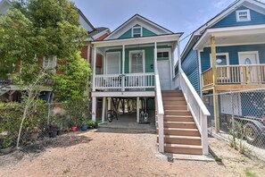 Interior - Island House ~ 1 Mi to Historic Pleasure Pier! (Galveston)