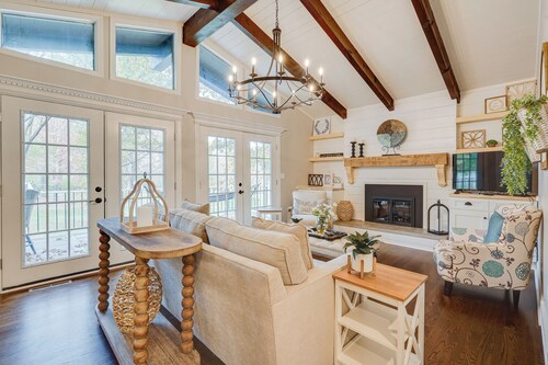 Powell Home w/ Fire Pit - 5 Mi to Columbus Zoo!