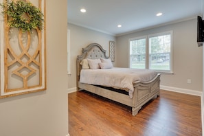 House (5 Bedrooms) | Interior