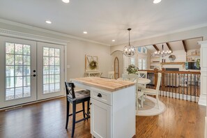 House (5 Bedrooms) | Interior