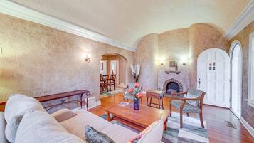 Cottage (3 Bedrooms) | Khu phòng khách