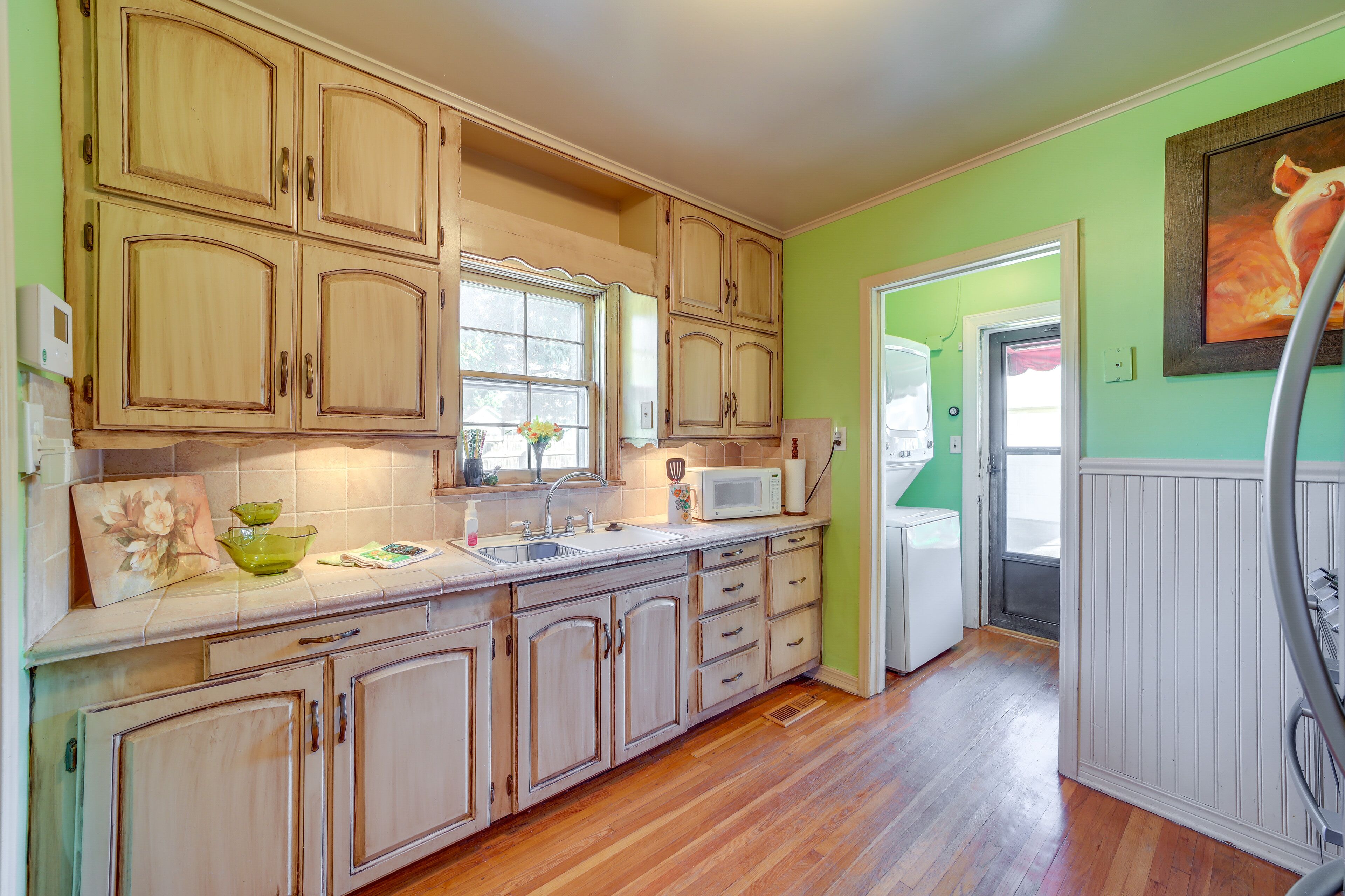 Cottage (3 Bedrooms) | Private kitchen | Microwave, oven, stovetop, cookware/dishes/utensils