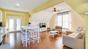 Unclassified image, 5 of 24, button - Bright Greenville Apt w/ Balcony, Near Downtown! (Greenville)