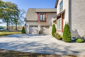 Exterior - Bright Greenville Apt w/ Balcony, Near Downtown! (Greenville)