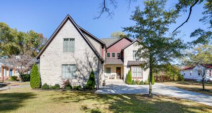Bright Greenville Apt w/ Balcony, Near Downtown!