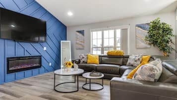 House (3 Bedrooms) | Front of property