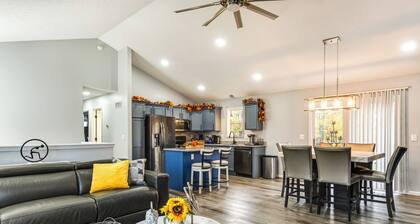 Cozy Ohio Home - Deck, Arcade Games & Near Golfing