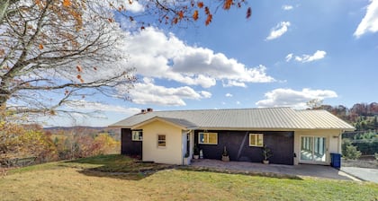 Pet-friendly Boone Home w/ Scenic Mountain Views!