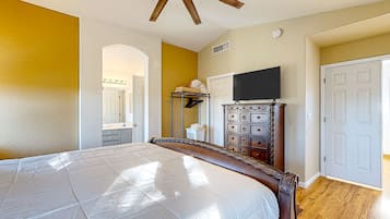 4 makuuhuonetta, silitysrauta/-lauta, internet, vuodevaatteet