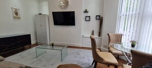 Family Apartment, 1 Double Bed with Sofa bed | Living area - Botanic Gardens Oasis: Urban Convenience & Comfort (Liverpool)