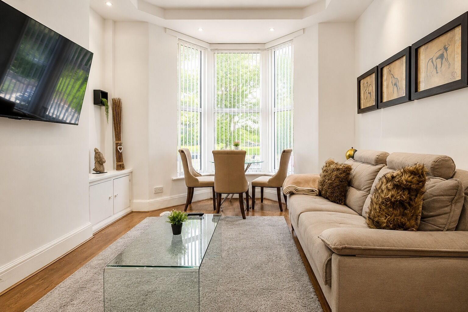 Family Apartment, 1 Double Bed with Sofa bed | In-room dining