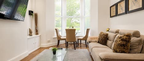 Family Apartment, 1 Double Bed with Sofa bed | In-room dining