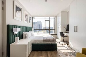 2 bedrooms, WiFi - Luxury King bed suite Sandton. (Sandton)