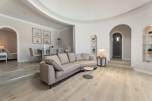 Unclassified image, 5 of 22, button