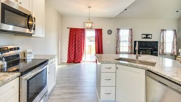 House (3 Bedrooms) | Interior