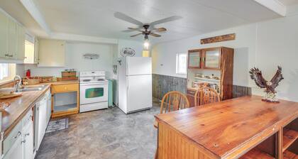 Charming Old Farmhouse in Libby: Pets Welcome!