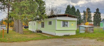 Charming Old Farmhouse in Libby: Pets Welcome!