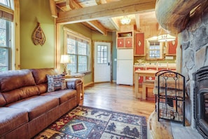 House (2 Bedrooms) | Interior